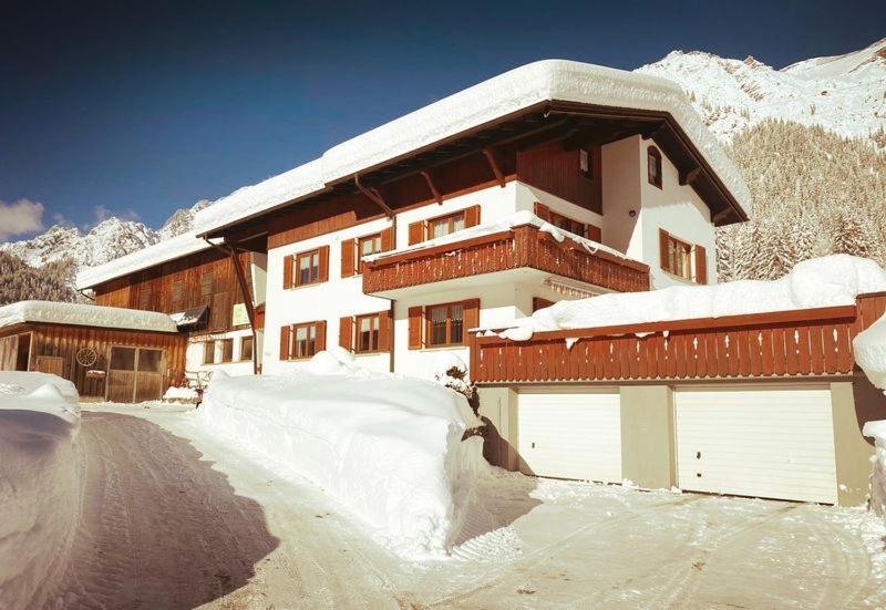 Apartamento Hof Kurzamann Klösterle Exterior foto
